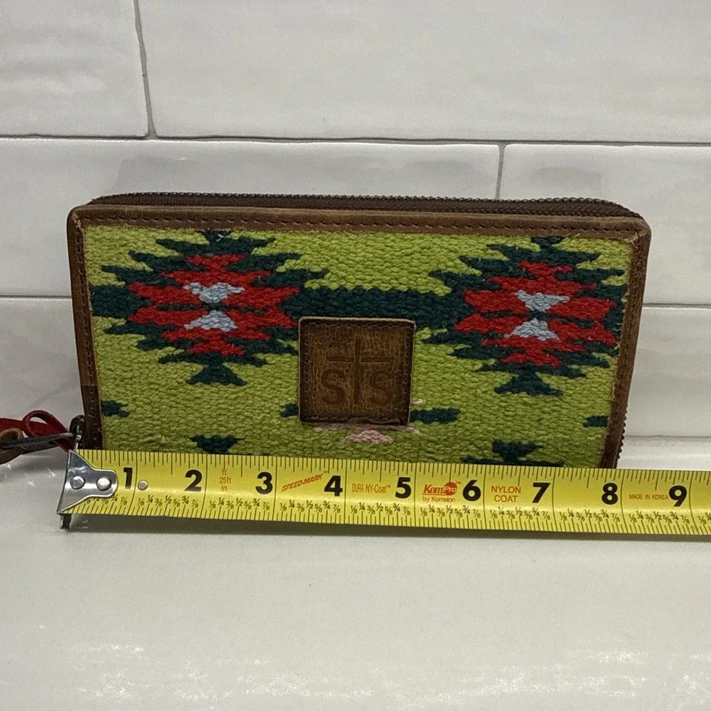 STS Ranchwear Baja Dreams Ladies Bi-Fold Zip Wallet NWT61297 Fast Shipping Aztec